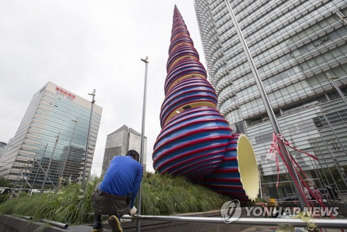 청계광장 '스프링'2017년 7월 17일 오전 서울 청계광장에서 재도색을 마친 '스프링' [연합뉴스 자료사진]